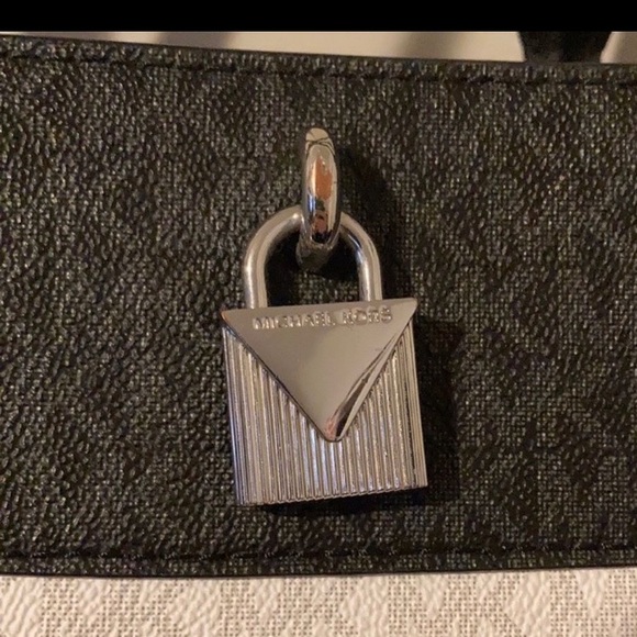 Michael Kors purse - Picture 10 of 10